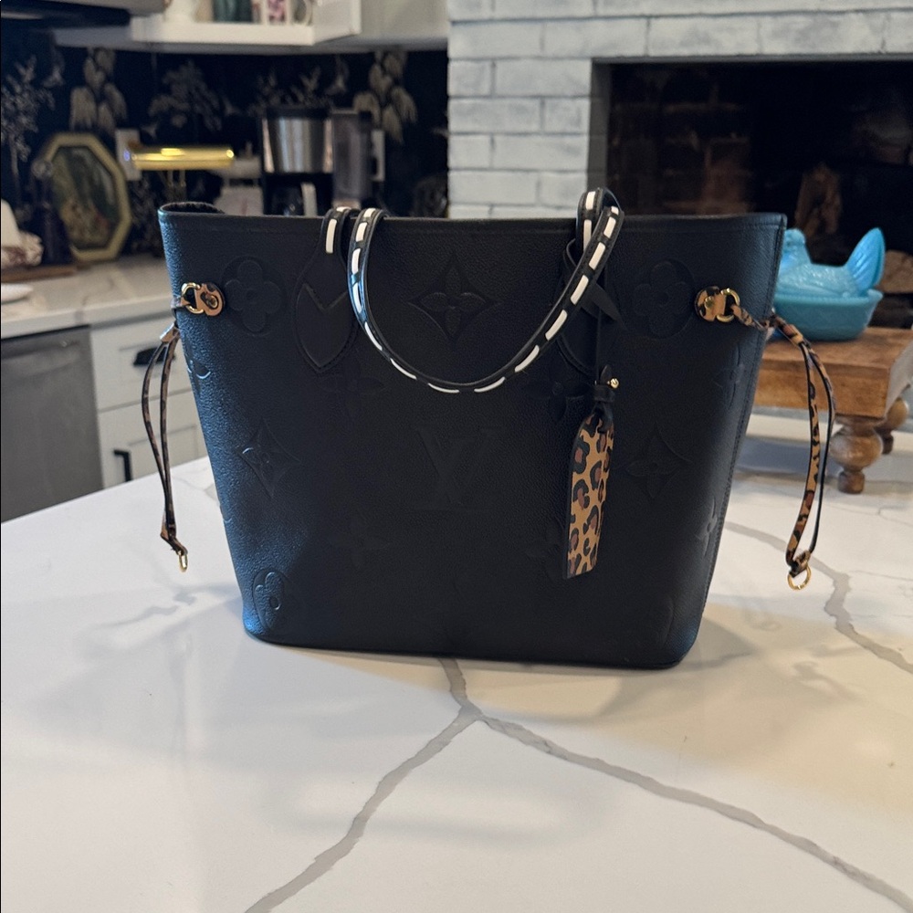 Genuine Leather Black Neverfull Tote with Side Ties EUC